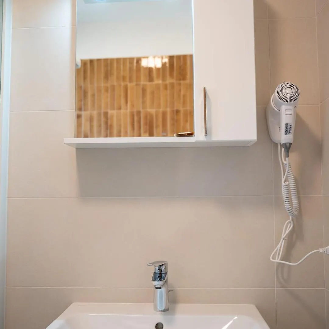 Roveleto Camere 0*,  إيطاليا